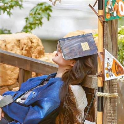当红男星机场牵手女助理，短时间内内幕曝光，评论区沦陷